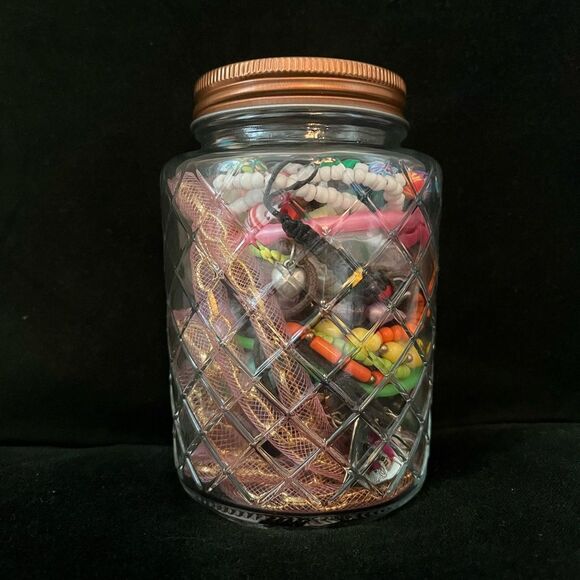 Wearable kids jewelry jar - Picture 2 of 3